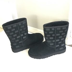 Ugg Classic short ll ugg print boot